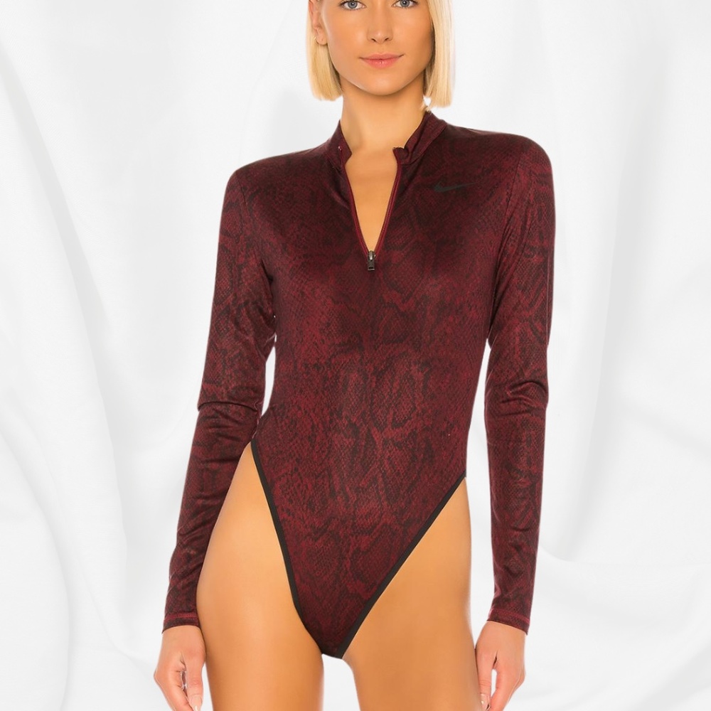 NIKE Women's Snake Print Long Sleeve Bodysuit in Burgundy│Size Small